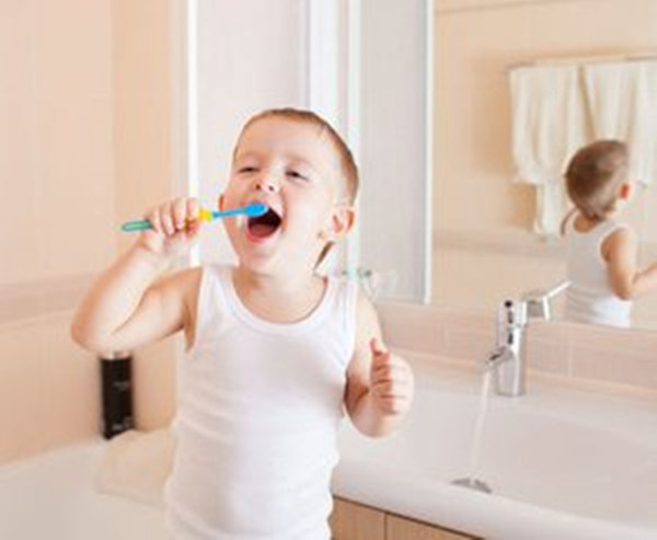 刷牙的套路你真懂？横刷法容易导致牙龈炎