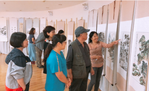 青岛市妇女儿童活动中心举办庆祝改革开放40周年书画展