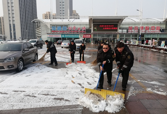 山东省内多地降雪 个别线路班次受到影响停运