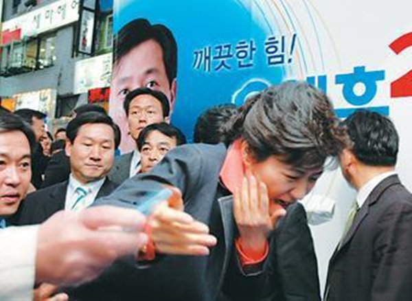朴槿惠称愿4月辞职 将配合法律程序卸任