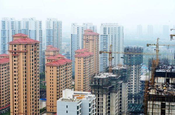 中国借贷成本偏低 居民拼命贷款买房