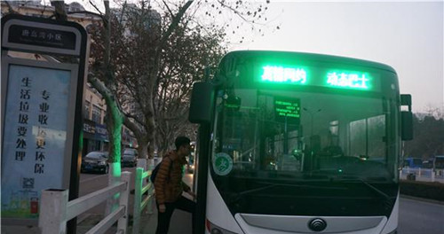 青岛出行服务新模式：全国首条微循环动态巴士在西海岸正式运行