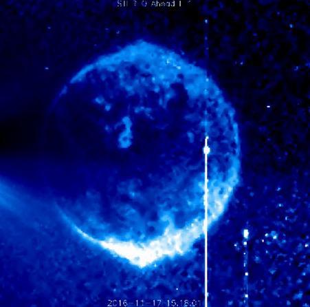 太阳前惊险神秘蓝色球体，NASA新卫星观测照片引遐想