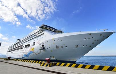 邮轮“处女星号”在青举行首航仪式 载2200多名游客畅游日本