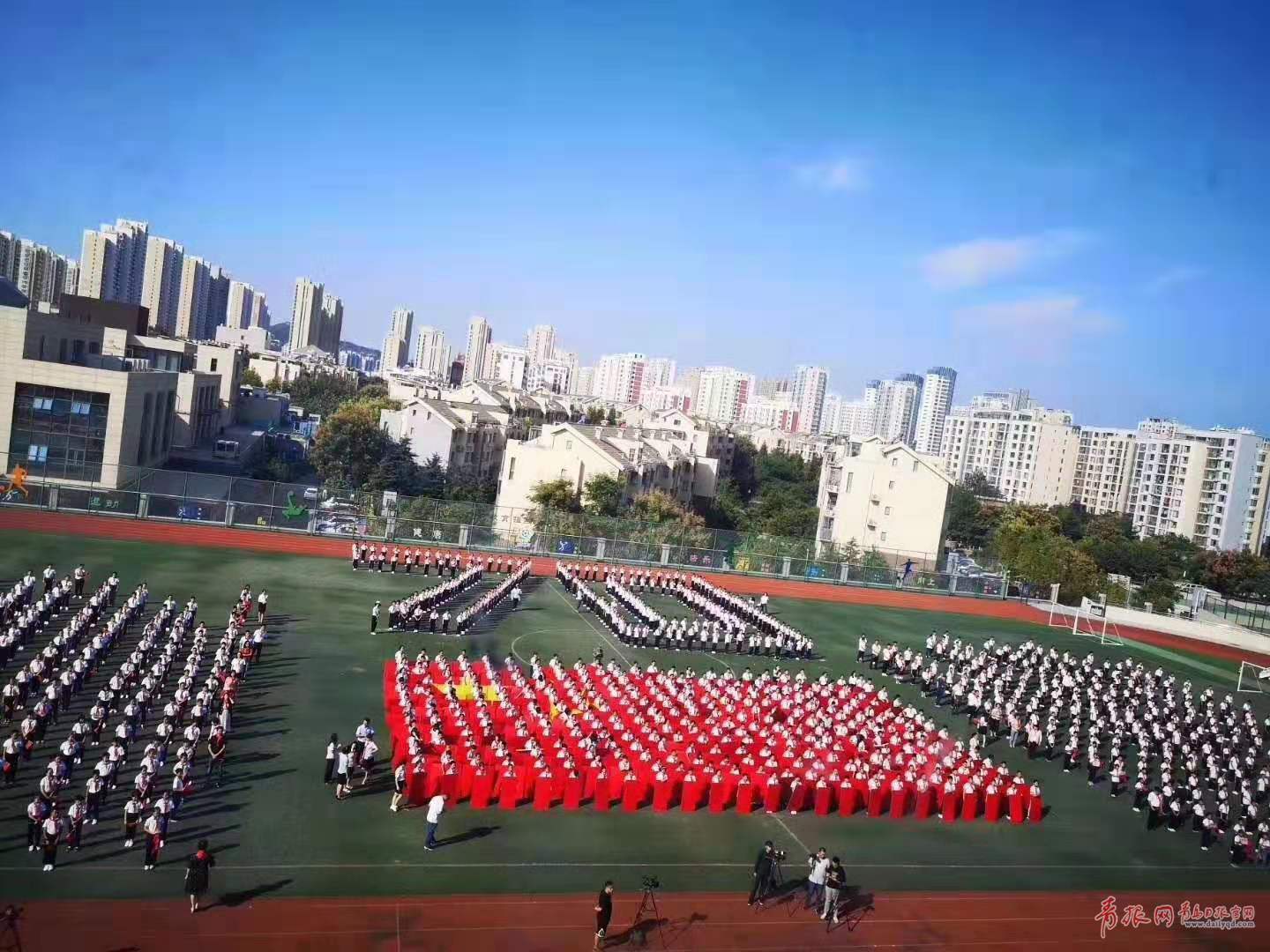 庆祝新中国成立70周年 青岛市未成年人“向国旗敬礼”活动启动