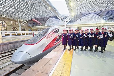 青岛首辆“复兴号”列车正式运行！  最高时速可达350公里