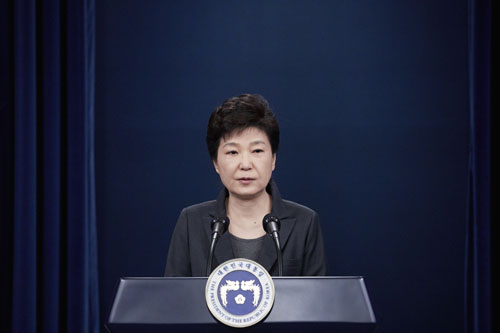 朴槿惠第三次就亲信门发表讲话称将按照相关规定辞去总统职位