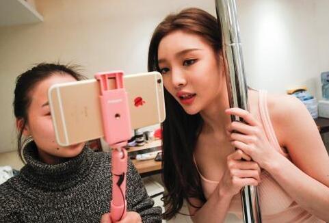 网络女主播半年月入5万 半年吸金33万