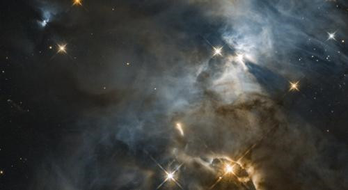 NASA：巨蛇座星云的影子状如一只蝙蝠  是太阳系的200倍大