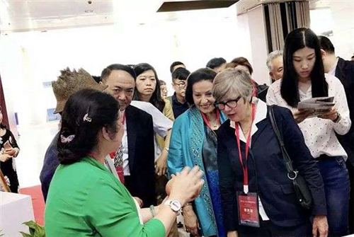 2018亚太手工艺文化周在青岛国际会展中心举行