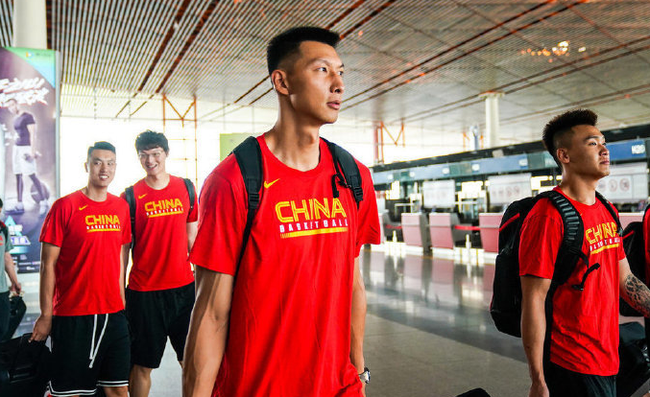 中国男篮启程赶赴青岛 将于明日对阵澳大利亚联队