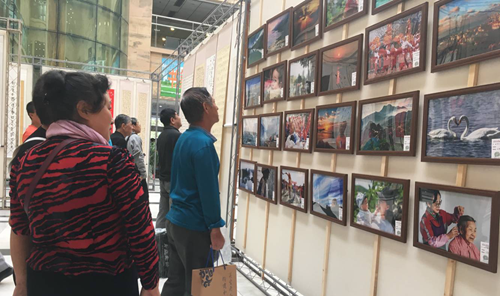 纪念改革开放40周年：青岛市举办老年书画摄影作品展