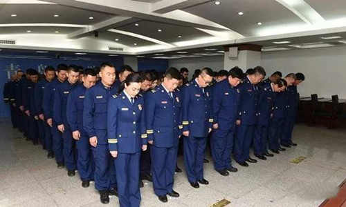 青岛消防队伍开展向在四川火灾中牺牲烈士学习活动
