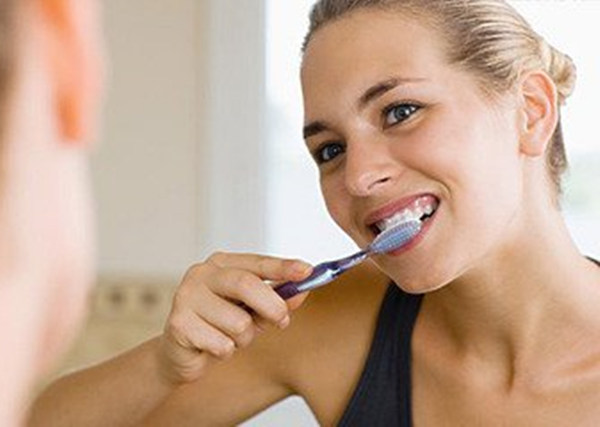 为什么有人刷牙总会出血？口腔保健方法科普