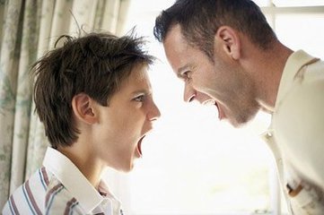 爸妈对孩子经常大吼大叫只会成为孩子的坏榜样