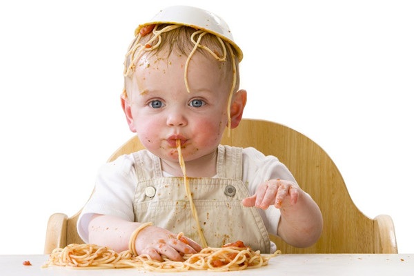 宝宝吃口饭越来越难  因为你喂饭时的这个坏习惯