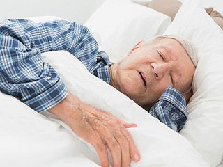 老年人一天睡眠多久才算是正常的呢