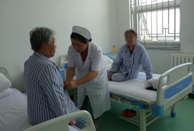 江苏扬中市护理院揭牌成立探索公办养老机构医养融合新模式