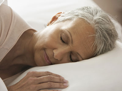 老人一天睡多少个小时才是最健康长寿的呢?