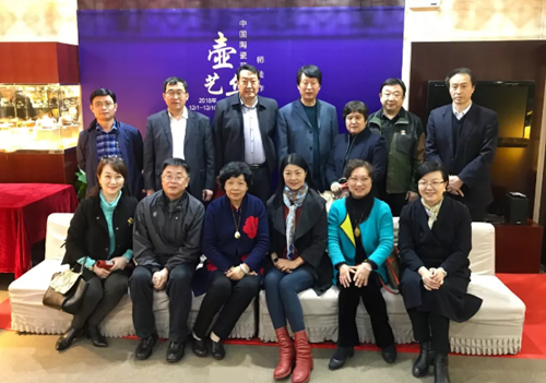 青岛市民营经济国际合作商会组织会员参加“中国陶瓷艺术大师张红华紫砂作品展”
